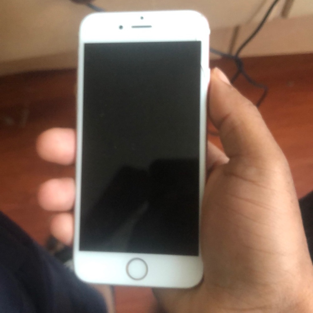 iPhone 6s - Picture 1 of 2